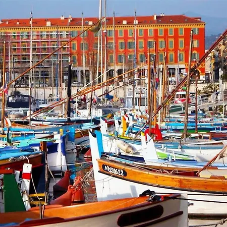 Апартаменты Joli Proche Tram Et Au Calme *