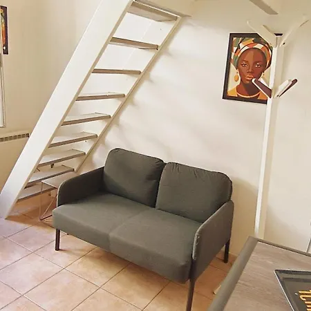 Joli Proche Tram Et Au Calme Ницца